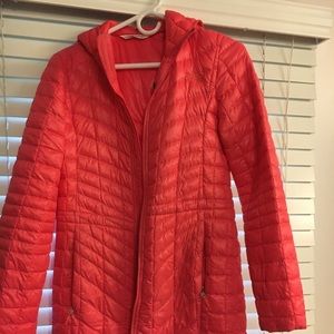 Light weight North Face puffer jacket, like new